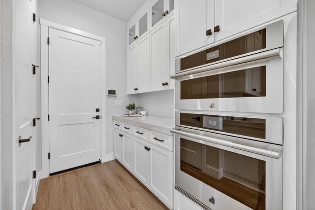 3520 Deer Park Dr, Folsom, CA 95630