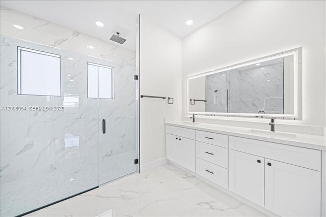 122 NE 11th Ter, Cape Coral, FL 33909