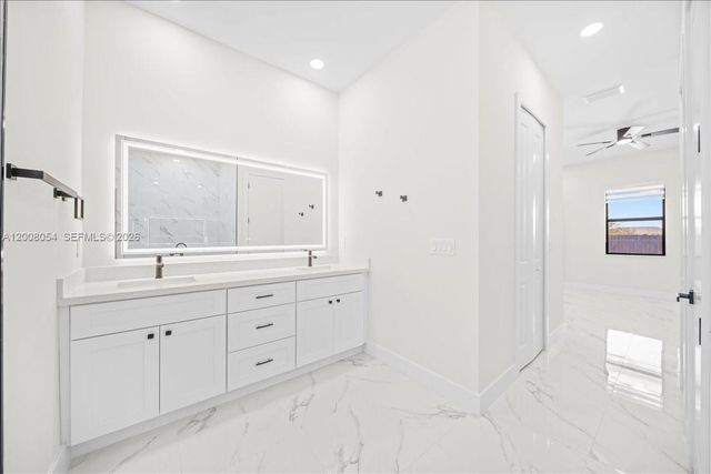 122 NE 11th Ter, Cape Coral, FL 33909