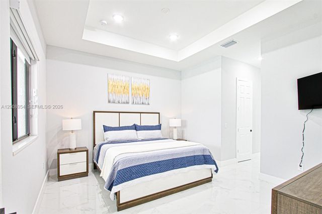 122 NE 11th Ter, Cape Coral, FL 33909