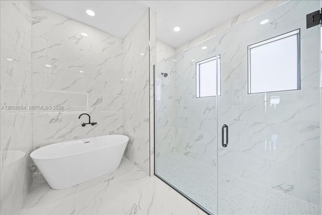 122 NE 11th Ter, Cape Coral, FL 33909