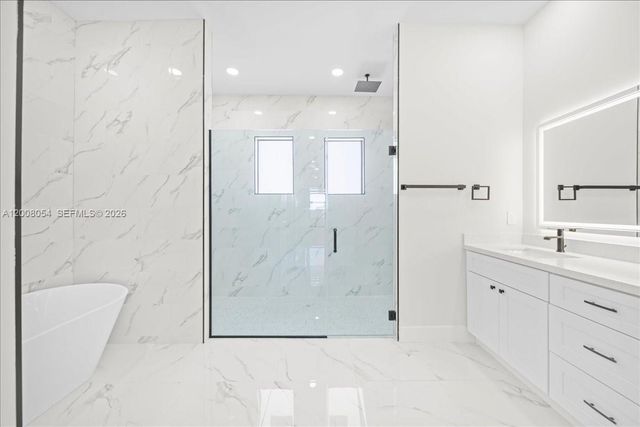 122 NE 11th Ter, Cape Coral, FL 33909