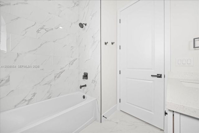 122 NE 11th Ter, Cape Coral, FL 33909