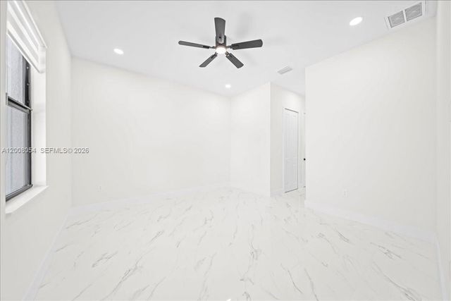 122 NE 11th Ter, Cape Coral, FL 33909