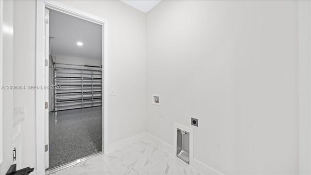 122 NE 11th Ter, Cape Coral, FL 33909