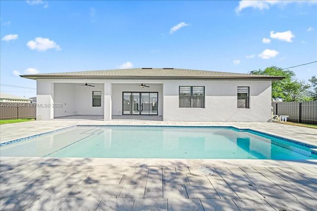 122 NE 11th Ter, Cape Coral, FL 33909
