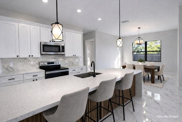 122 NE 11th Ter, Cape Coral, FL 33909