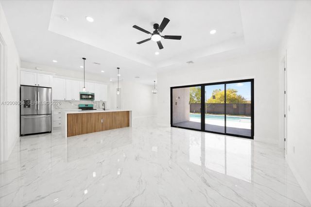 122 NE 11th Ter, Cape Coral, FL 33909