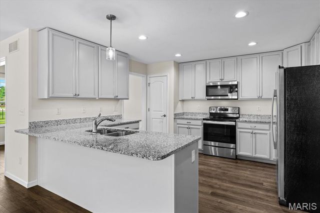 1768 Old Park Lane, Swansea, IL 62226