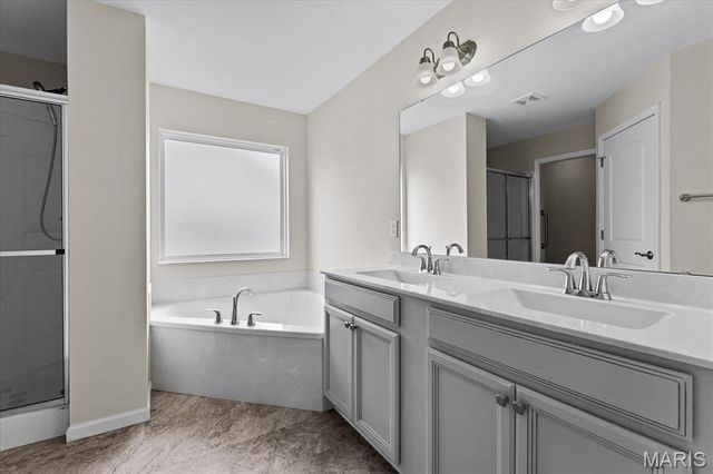 1768 Old Park Lane, Swansea, IL 62226