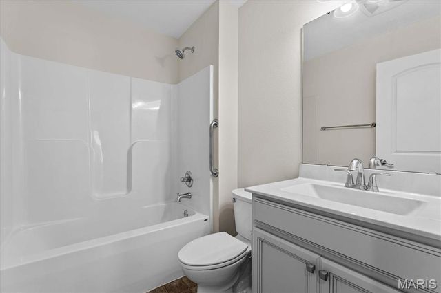 1768 Old Park Lane, Swansea, IL 62226
