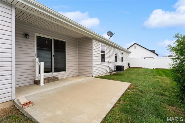 1768 Old Park Lane, Swansea, IL 62226