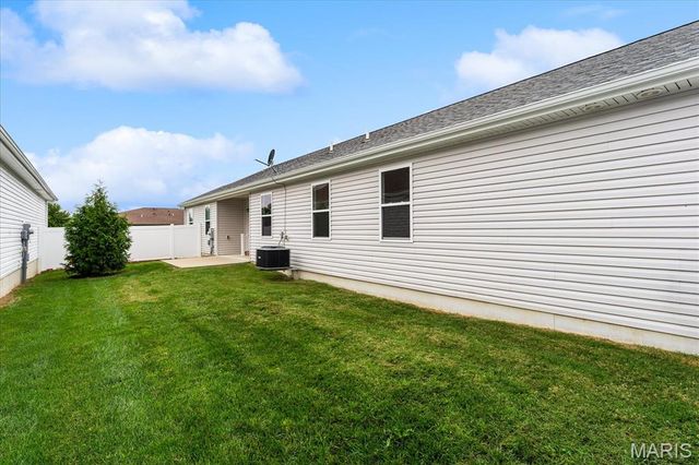 1768 Old Park Lane, Swansea, IL 62226