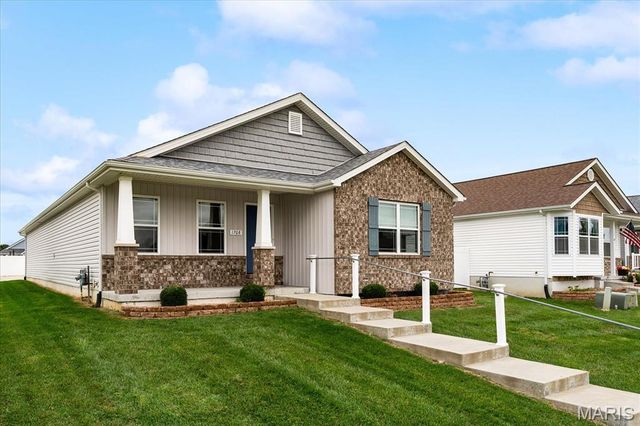 1768 Old Park Lane, Swansea, IL 62226