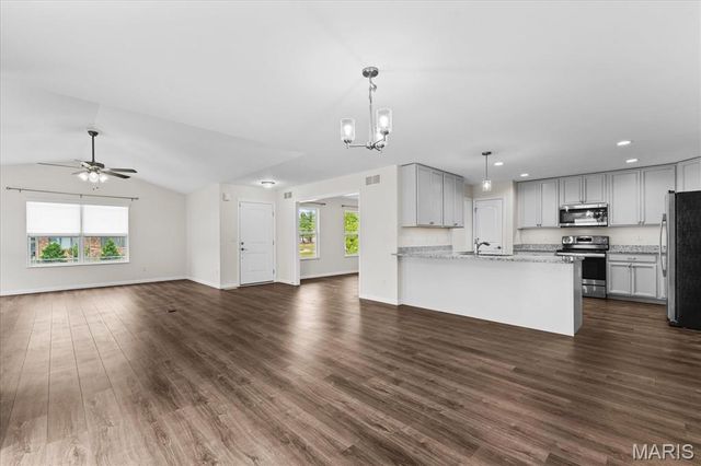 1768 Old Park Lane, Swansea, IL 62226