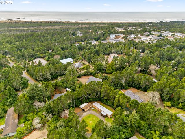 4835 GLORIA GAYLE Way, Florence, OR 97439