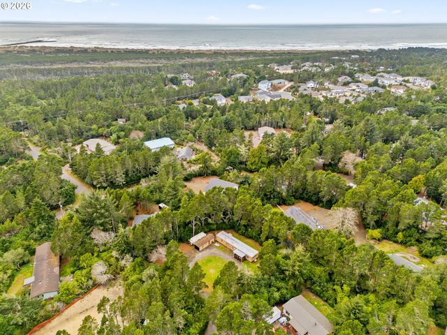 4835 GLORIA GAYLE Way, Florence, OR 97439