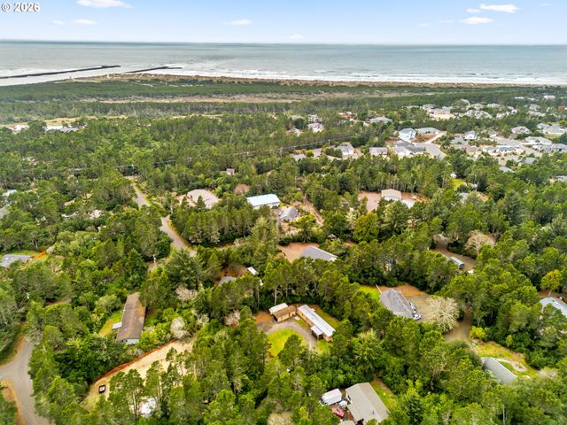 4835 GLORIA GAYLE Way, Florence, OR 97439