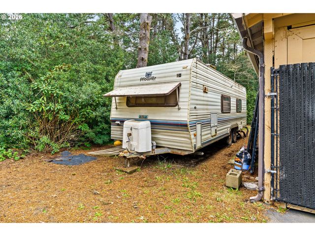 4835 GLORIA GAYLE Way, Florence, OR 97439