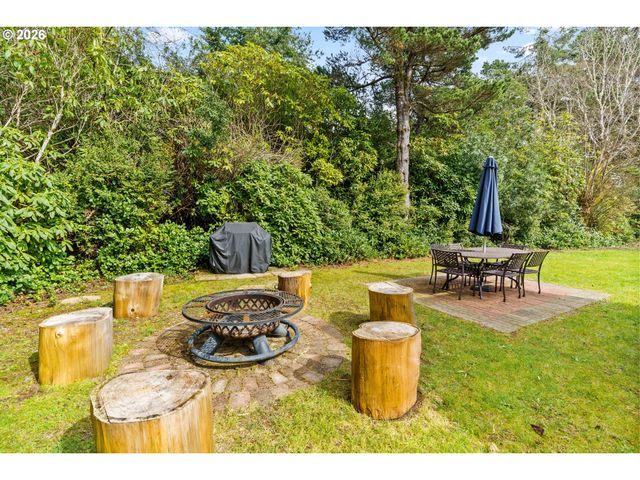 4835 GLORIA GAYLE Way, Florence, OR 97439