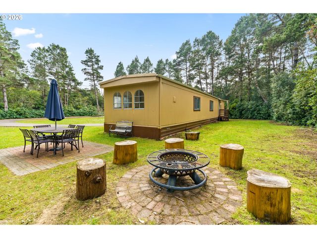 4835 GLORIA GAYLE Way, Florence, OR 97439