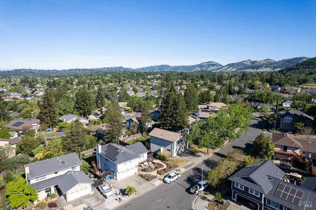 4808 Foxglove Ct, Santa Rosa, CA 95405