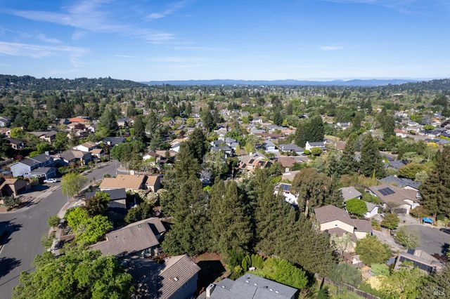 4808 Foxglove Ct, Santa Rosa, CA 95405