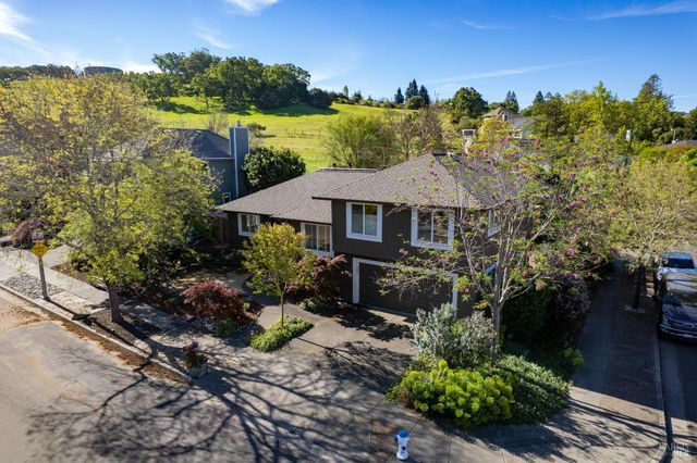 4808 Foxglove Ct, Santa Rosa, CA 95405