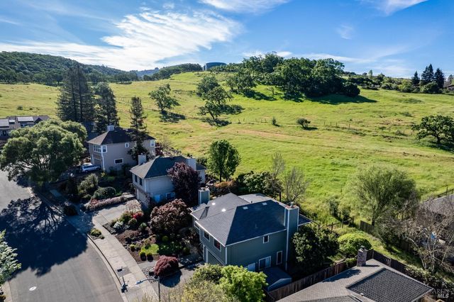 4808 Foxglove Ct, Santa Rosa, CA 95405