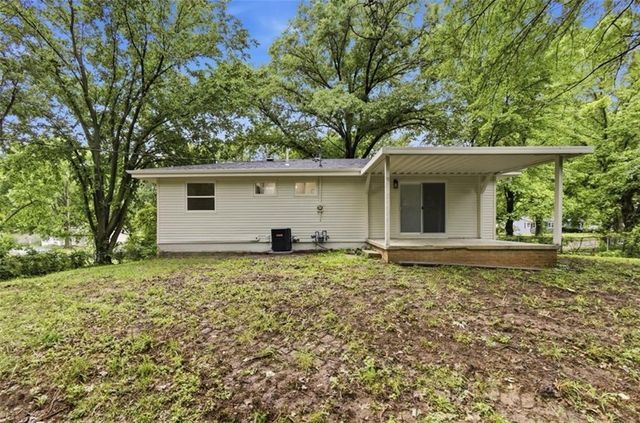1833 N 75th Drive, Kansas City, KS 66112