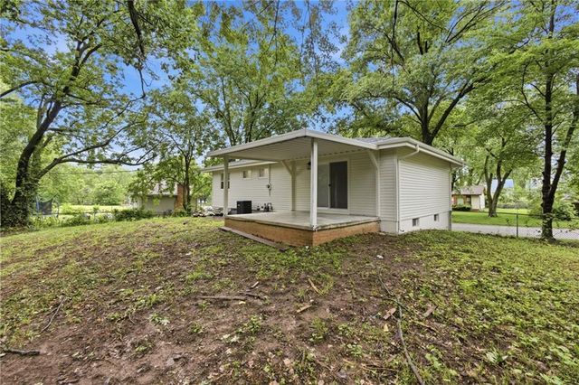 1833 N 75th Drive, Kansas City, KS 66112