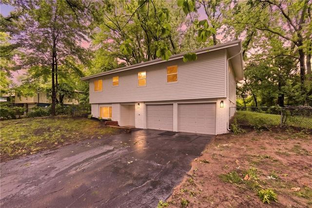 1833 N 75th Drive, Kansas City, KS 66112