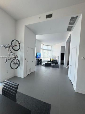 9055 SW 73rd Court 406, Miami, FL 33156
