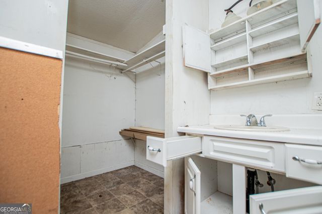 7 Garden Lake Drive, Carrollton, GA 30116