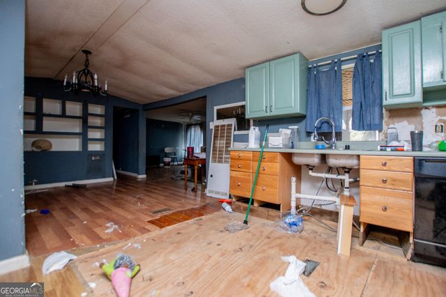 7 Garden Lake Drive, Carrollton, GA 30116