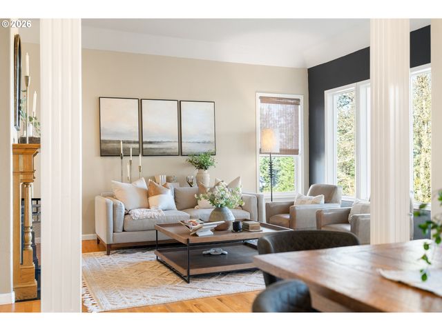 5555 SUMMIT St, West Linn, OR 97068