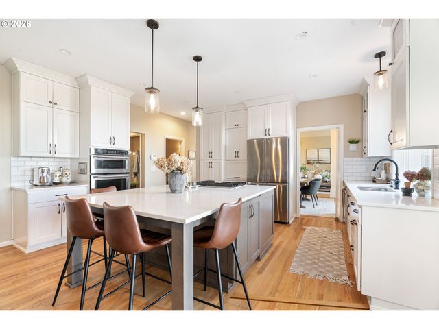 5555 SUMMIT St, West Linn, OR 97068