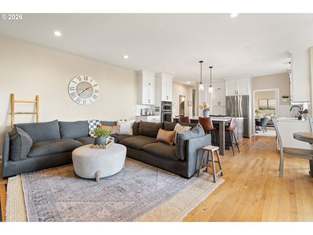 5555 SUMMIT St, West Linn, OR 97068