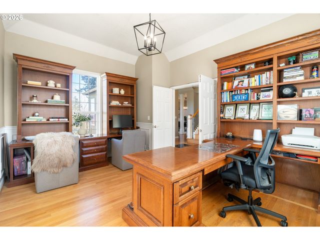 5555 SUMMIT St, West Linn, OR 97068