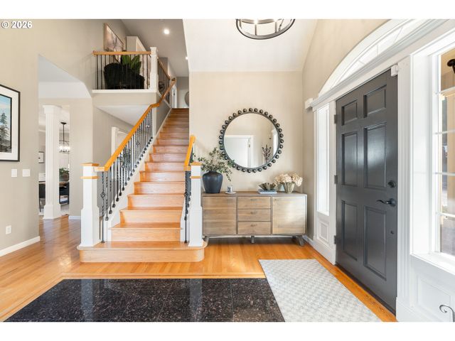 5555 SUMMIT St, West Linn, OR 97068