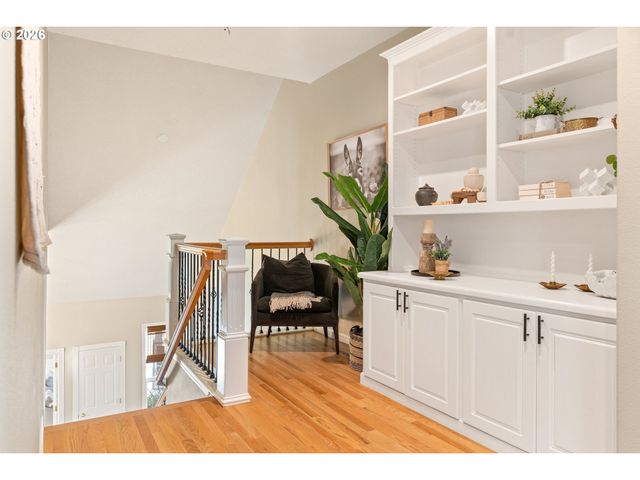 5555 SUMMIT St, West Linn, OR 97068