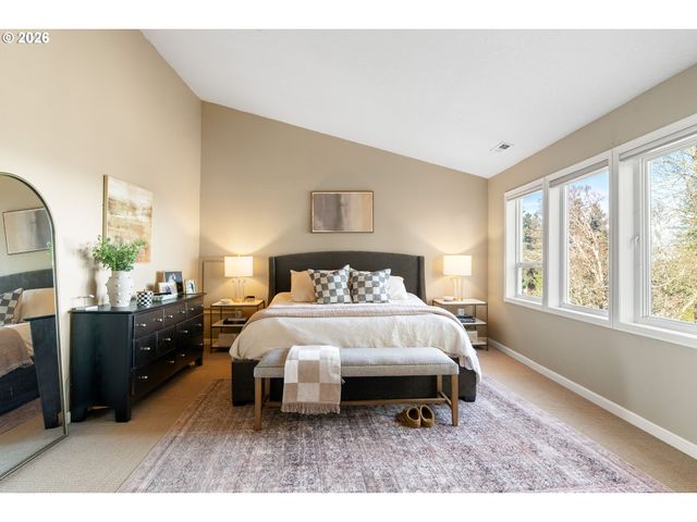 5555 SUMMIT St, West Linn, OR 97068