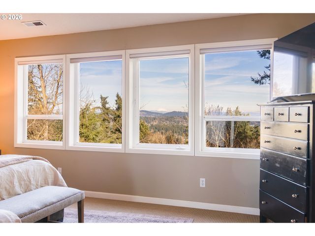 5555 SUMMIT St, West Linn, OR 97068