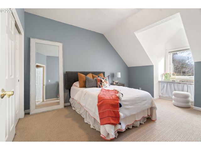 5555 SUMMIT St, West Linn, OR 97068