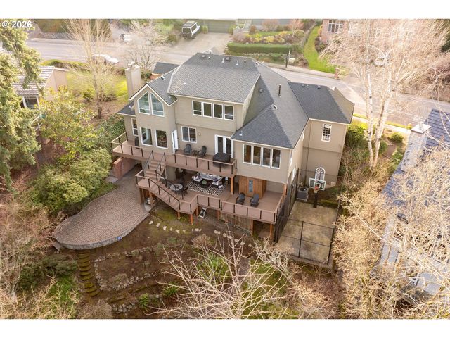 5555 SUMMIT St, West Linn, OR 97068