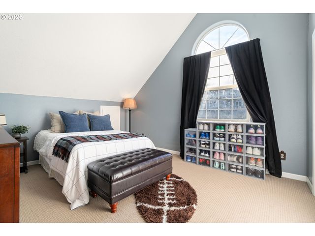 5555 SUMMIT St, West Linn, OR 97068