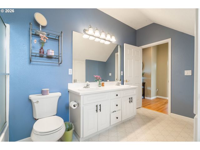 5555 SUMMIT St, West Linn, OR 97068