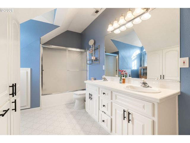 5555 SUMMIT St, West Linn, OR 97068