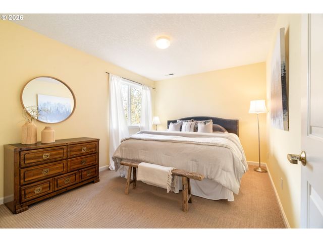 5555 SUMMIT St, West Linn, OR 97068