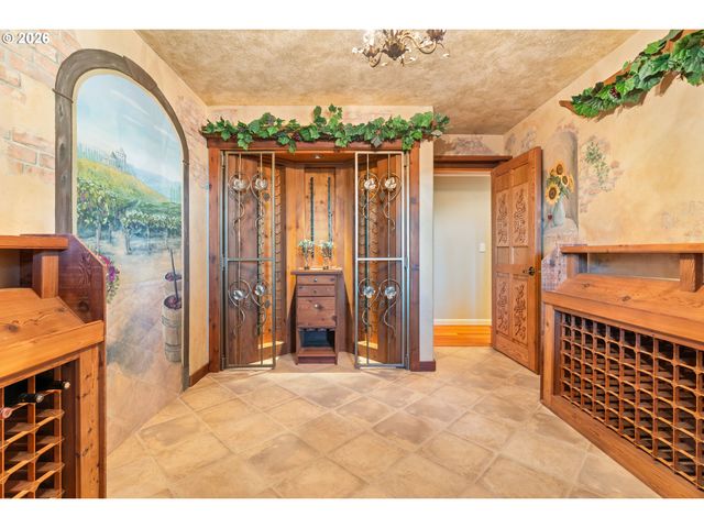 5555 SUMMIT St, West Linn, OR 97068